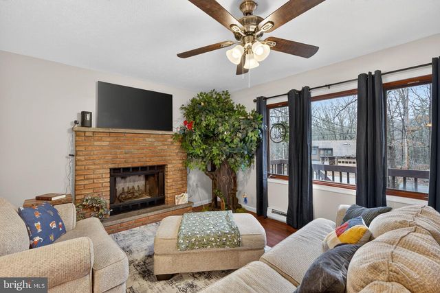 244 CANTERBURY RD, Bushkill, PA 18324