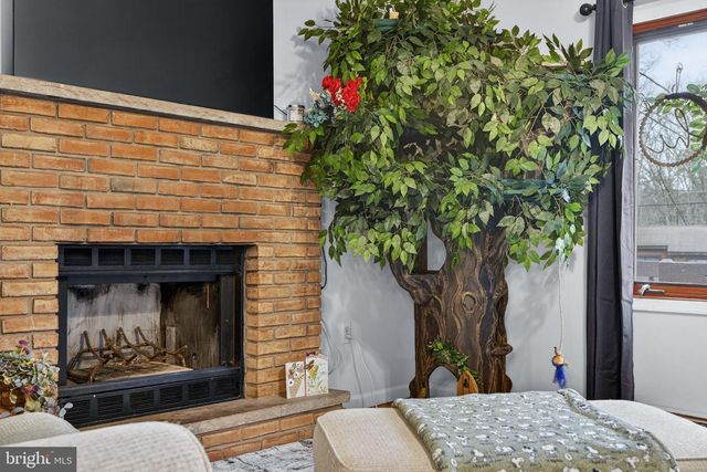 244 CANTERBURY RD, Bushkill, PA 18324