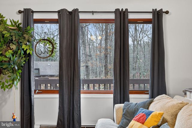 244 CANTERBURY RD, Bushkill, PA 18324