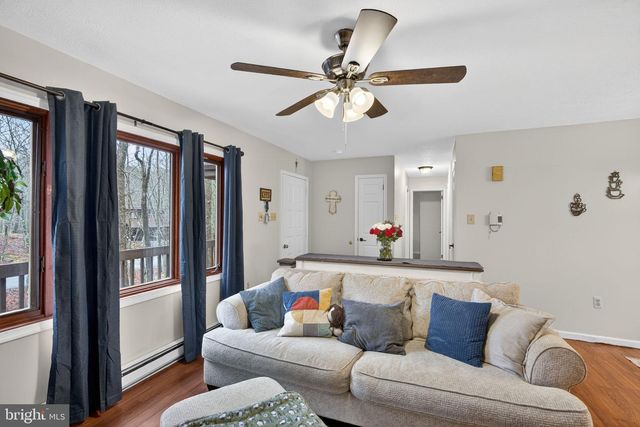 244 CANTERBURY RD, Bushkill, PA 18324