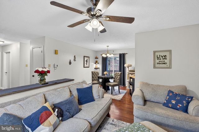 244 CANTERBURY RD, Bushkill, PA 18324