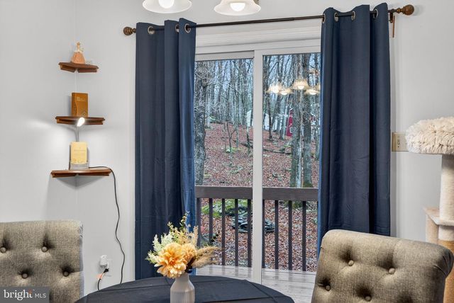 244 CANTERBURY RD, Bushkill, PA 18324