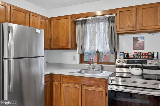 244 CANTERBURY RD, Bushkill, PA 18324