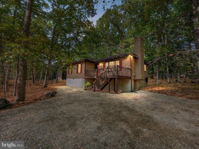 244 CANTERBURY RD, Bushkill, PA 18324