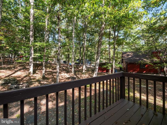 244 CANTERBURY RD, Bushkill, PA 18324