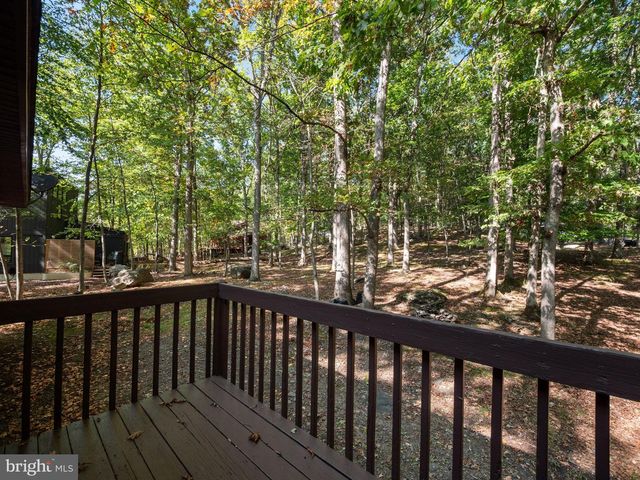 244 CANTERBURY RD, Bushkill, PA 18324