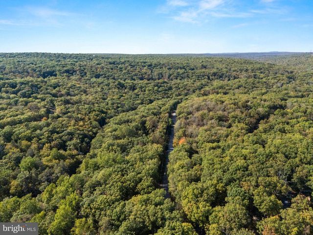 244 CANTERBURY RD, Bushkill, PA 18324