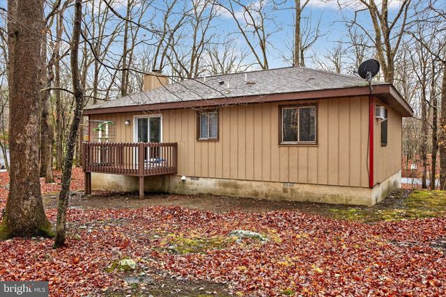 244 CANTERBURY RD, Bushkill, PA 18324