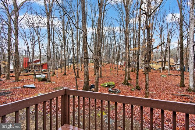 244 CANTERBURY RD, Bushkill, PA 18324