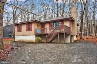 244 CANTERBURY RD, Bushkill, PA 18324
