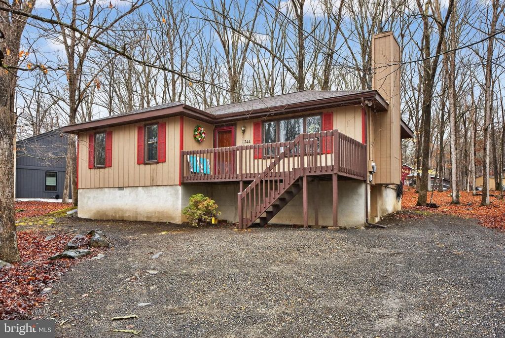 244 CANTERBURY RD, Bushkill, PA 18324