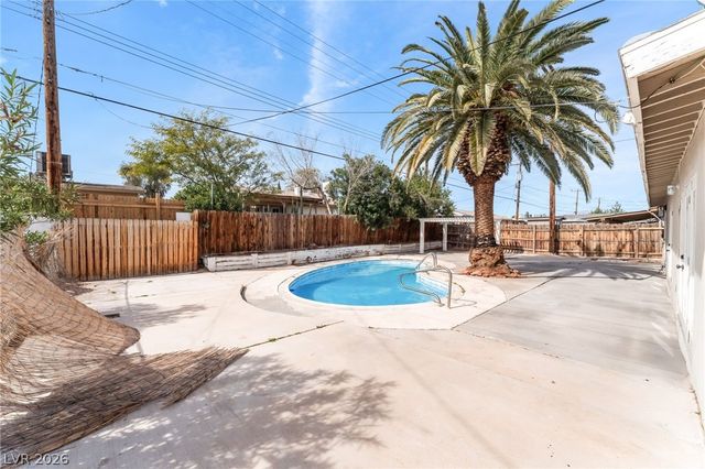 2129 North Michael Way, Las Vegas, NV 89108