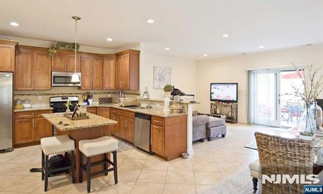 15b Jan Court 15B, Elmwood Park, NJ 07407