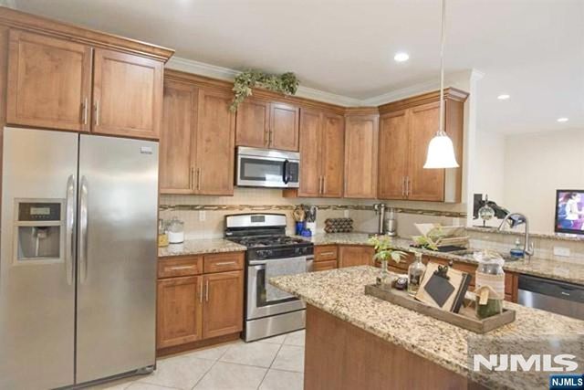 15b Jan Court 15B, Elmwood Park, NJ 07407