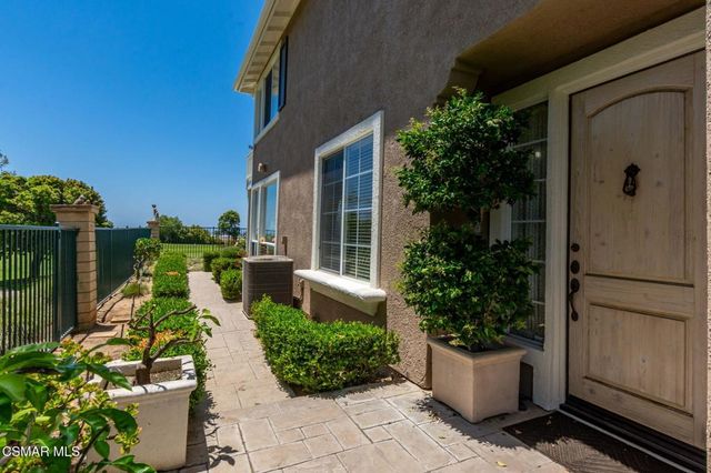 1009 Del Tio Court, Camarillo, CA 93010