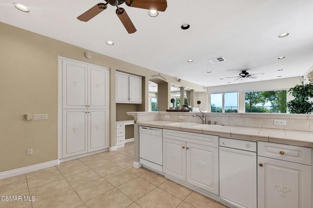 1009 Del Tio Court, Camarillo, CA 93010