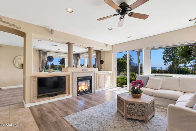 1009 Del Tio Court, Camarillo, CA 93010