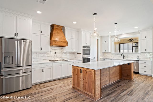 13889 E Fairview Road, Byhalia, MS 38611