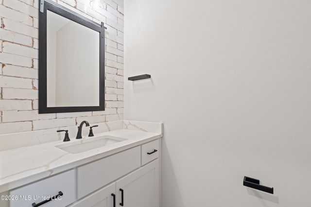 13889 E Fairview Road, Byhalia, MS 38611