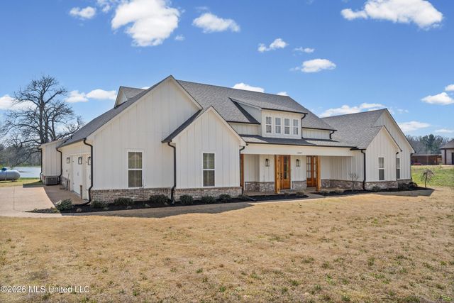 13889 E Fairview Road, Byhalia, MS 38611