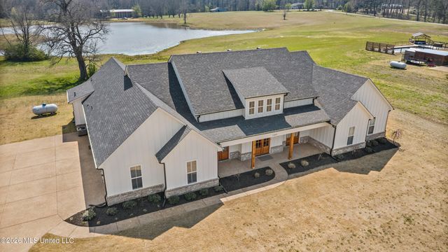 13889 E Fairview Road, Byhalia, MS 38611