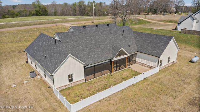 13889 E Fairview Road, Byhalia, MS 38611