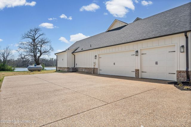 13889 E Fairview Road, Byhalia, MS 38611