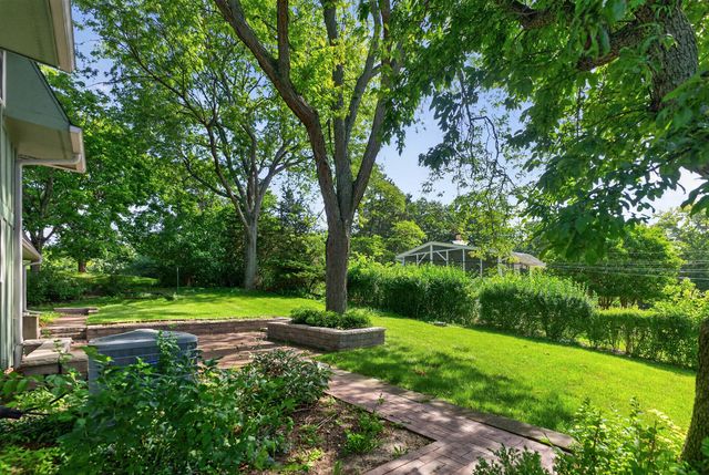 268 Scenic Drive, Tower Lakes, IL 60010