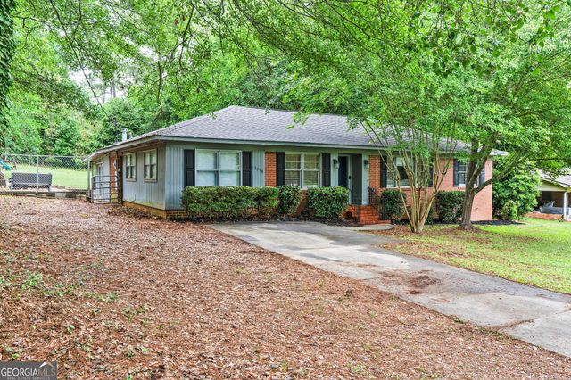 1058 S Pine Knoll, Macon, GA 31204