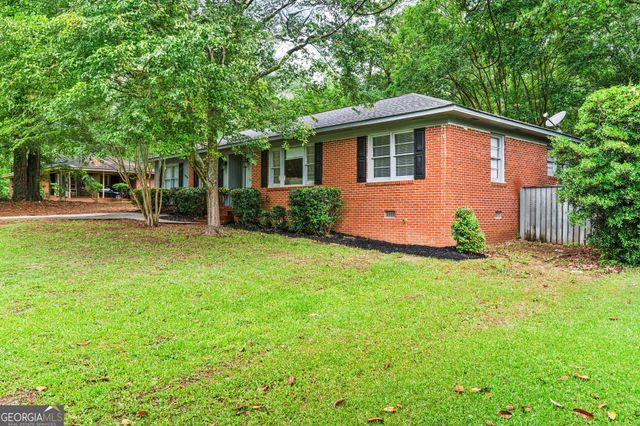 1058 S Pine Knoll, Macon, GA 31204