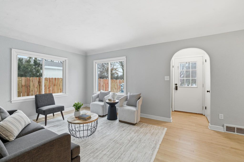 1406 Furness Parkway, Saint Paul, MN 55119