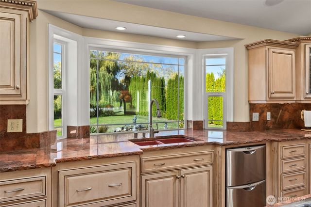 3725 Hollywood Drive NE, Olympia, WA 98516