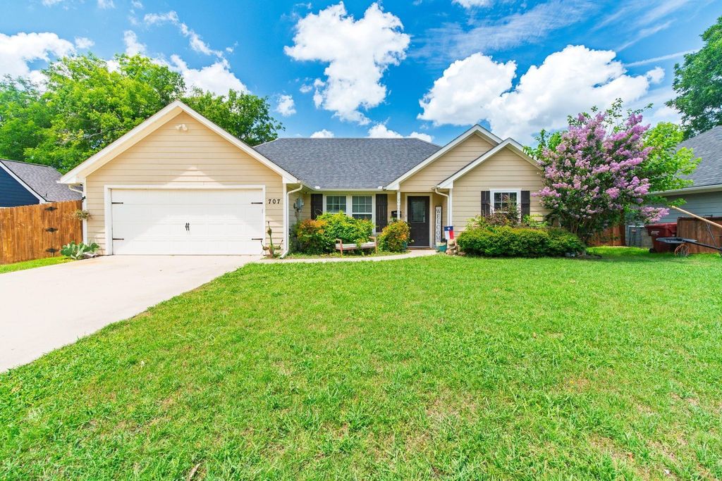 707 N Main, Farmersville, TX 75442