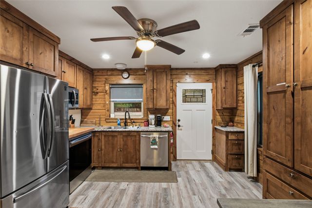 227 Shoreline Road, Pottsboro, TX 75076