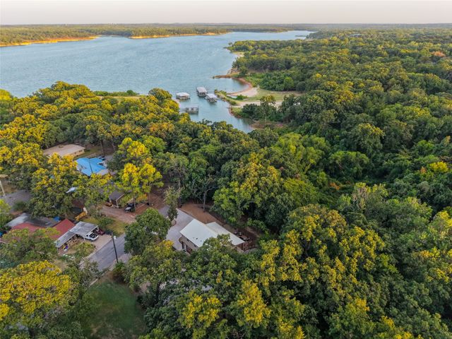 227 Shoreline Road, Pottsboro, TX 75076