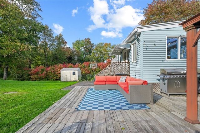 58 Putnam Hill Rd, Sutton, MA 01590