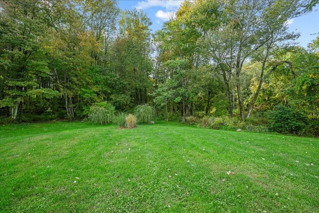 58 Putnam Hill Rd, Sutton, MA 01590