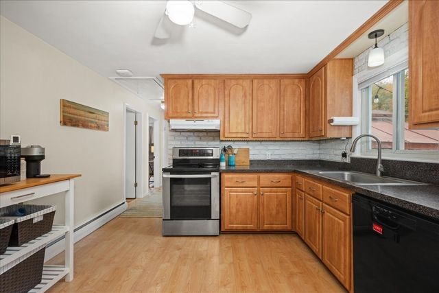 58 Putnam Hill Rd, Sutton, MA 01590