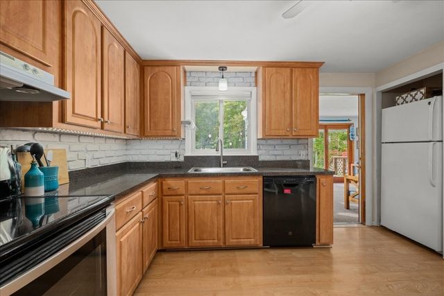 58 Putnam Hill Rd, Sutton, MA 01590