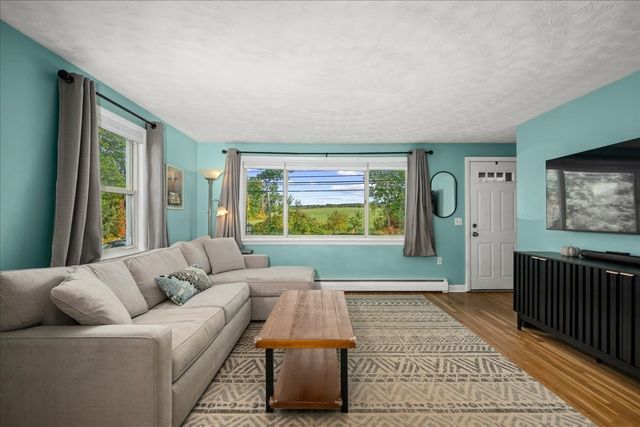 58 Putnam Hill Rd, Sutton, MA 01590