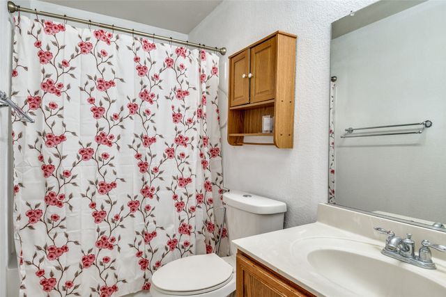 4033 Shawnee Trail, Heartland, TX 75126