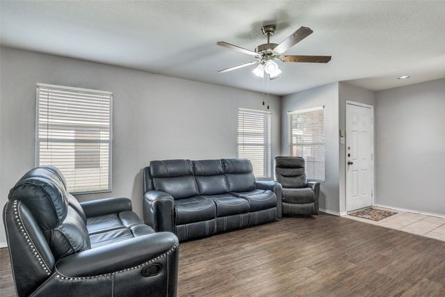 4033 Shawnee Trail, Heartland, TX 75126