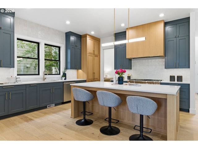 665 4TH St, Lake Oswego, OR 97034