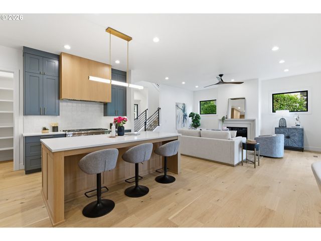 665 4TH St, Lake Oswego, OR 97034