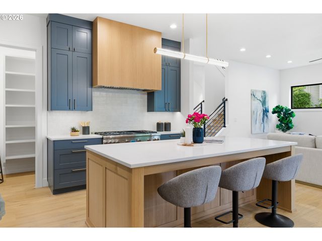 665 4TH St, Lake Oswego, OR 97034
