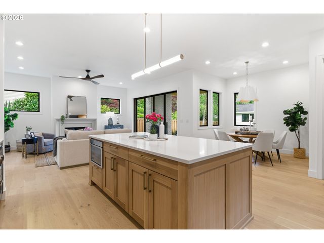 665 4TH St, Lake Oswego, OR 97034