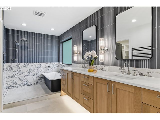 665 4TH St, Lake Oswego, OR 97034