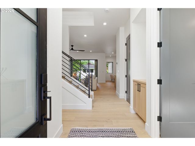 665 4TH St, Lake Oswego, OR 97034