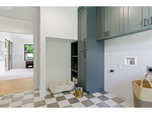 665 4TH St, Lake Oswego, OR 97034