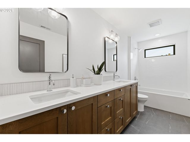665 4TH St, Lake Oswego, OR 97034